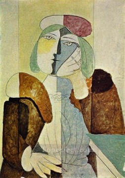Pablo Picasso Painting - Retrato Mujer con sombrero de paja sobre fondo rosa 1938 cubista Pablo Picasso